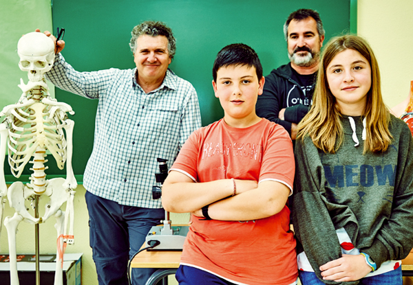 Escolares científicos en el colegio El Olivar