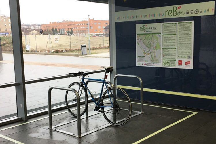 Aparcamiento para bicis en el metro Rivas Futura
