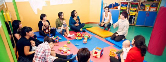 'Muévete con tu bebé': masajes y baile