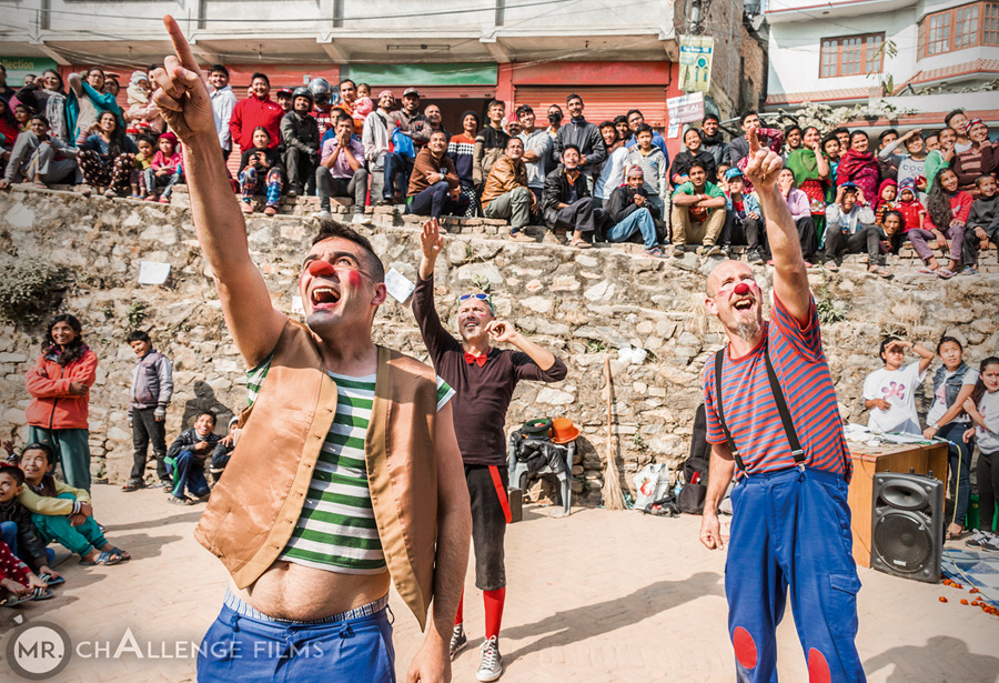 Magia, aéreos, cabaré: circo social Circlosión