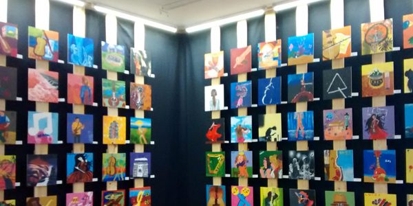 Exposición de cuadros de la escuela Iona