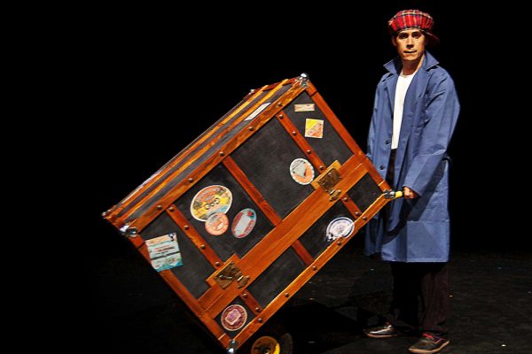 'Destineku', acrobacias, malabares y música
