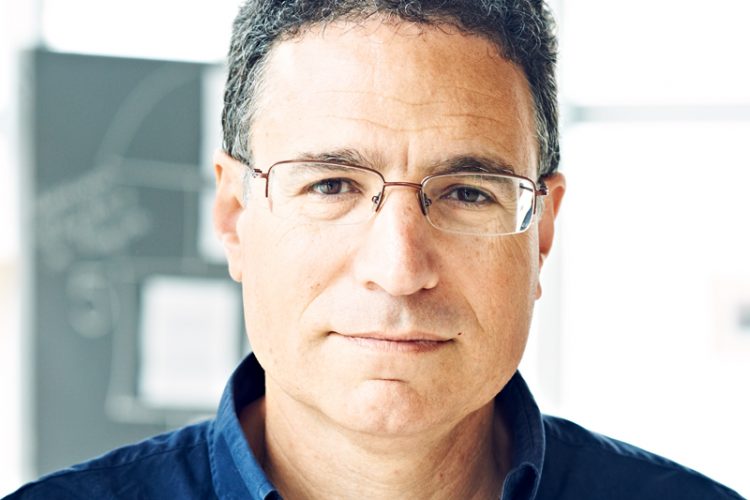 El primer poemario del novelista José Guadalajara