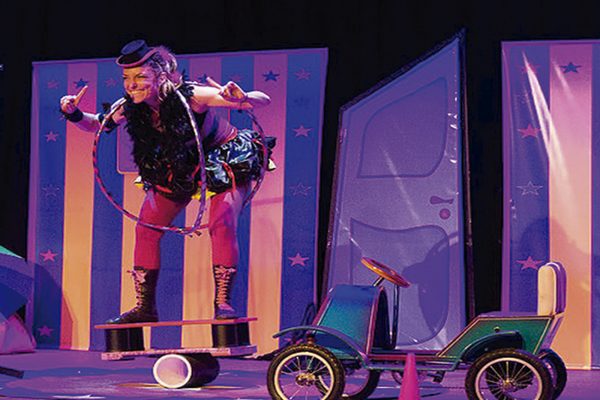 'Priscila', una acomodadora de circo y malabares