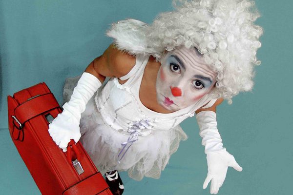 'Tentación divina', clown y telas aéreas en el circo