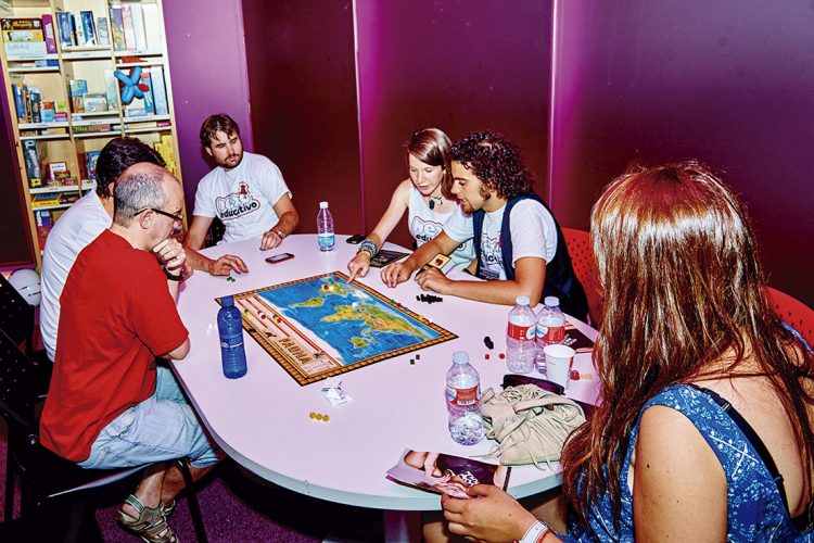 Noches lúdicas, juegos de rol y partidas de mesa