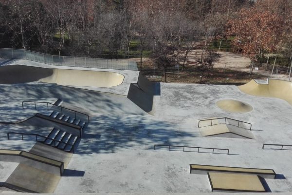 La juventud de Rivas estrena su nuevo skate park