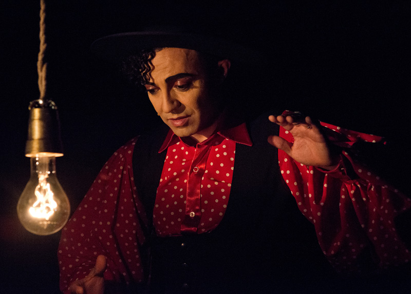 Teatro y copla: 'Miguel de Molina al desnudo'