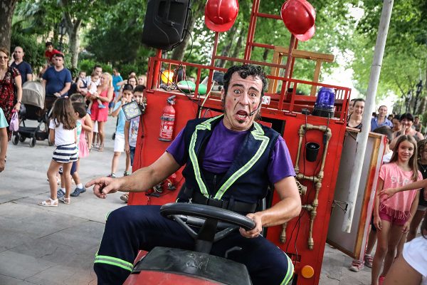 Pasacalles musicales y títeres en las fiestas