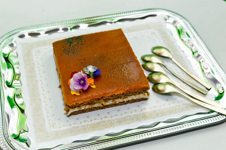 Una tarta vegana, plato representativo de Rivas