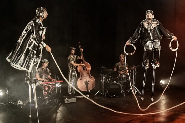 'Tuberías': teatro visual, música, danza y circo