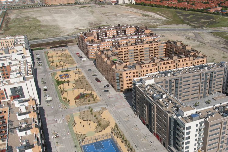 Obras de urbanización en la avenida 8 de Marzo