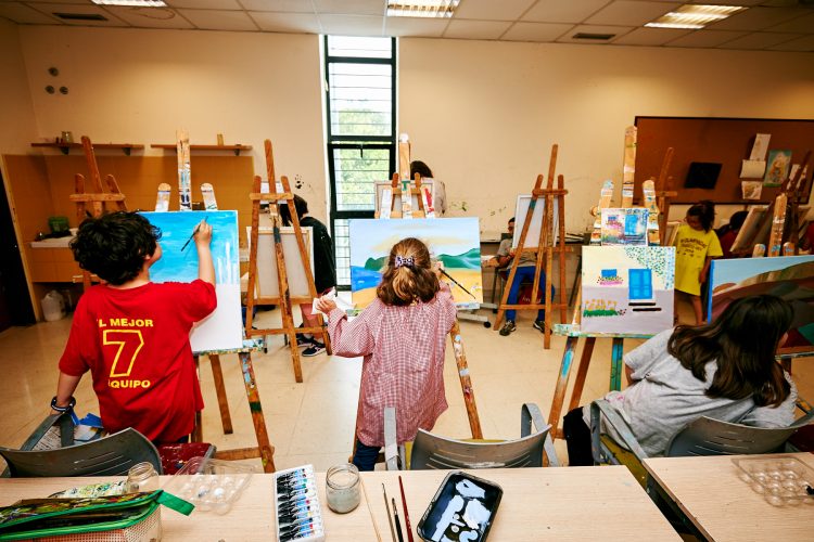Baile, dibujo o canto: talleres para la infancia