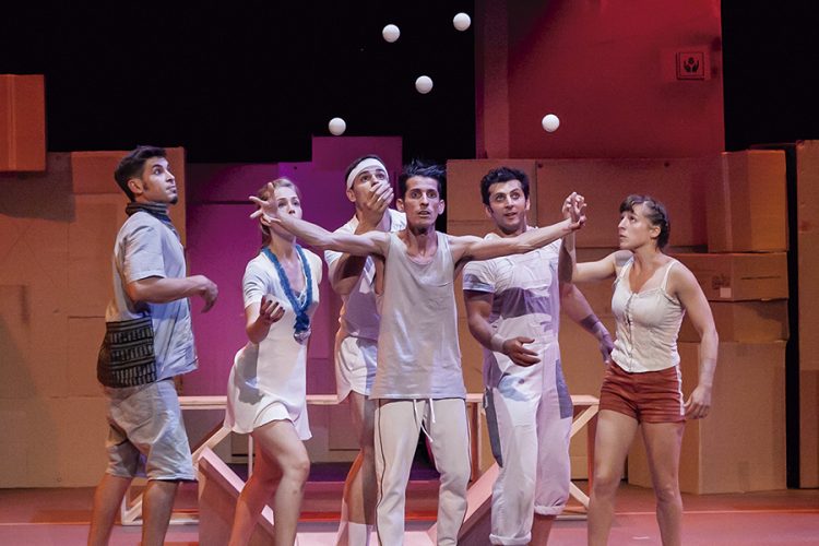 'Ludo circus show': acróbatas y malabaristas