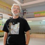 Un guardián de la escuela pública
