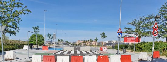 La calle Lolo Rico se cierra al tráfico para facilitar los paseos familiares