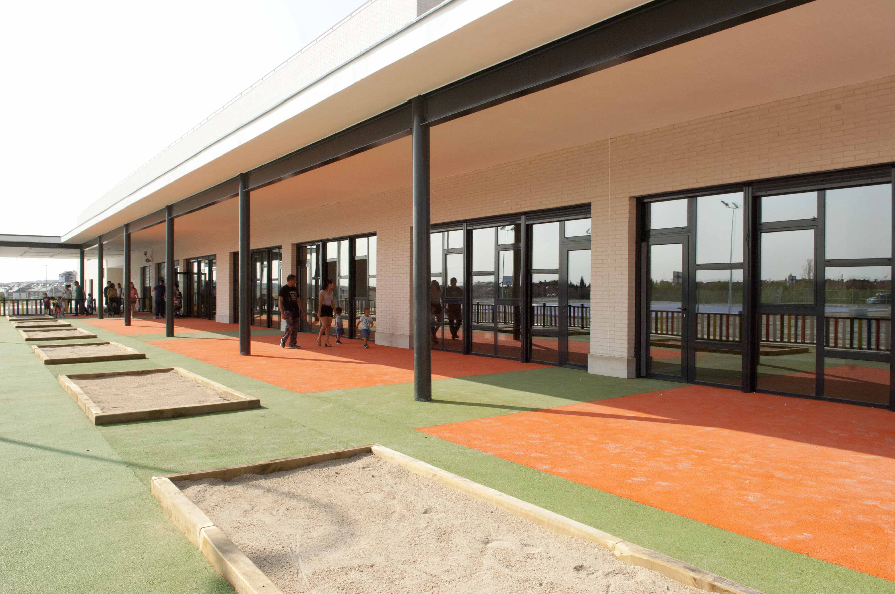 Rivas y Comunidad acuerdan elaborar un plan sobre infraestructuras educativas