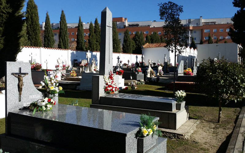 Dispositivo en el cementerio municipal con motivo del puente del 1 de noviembre