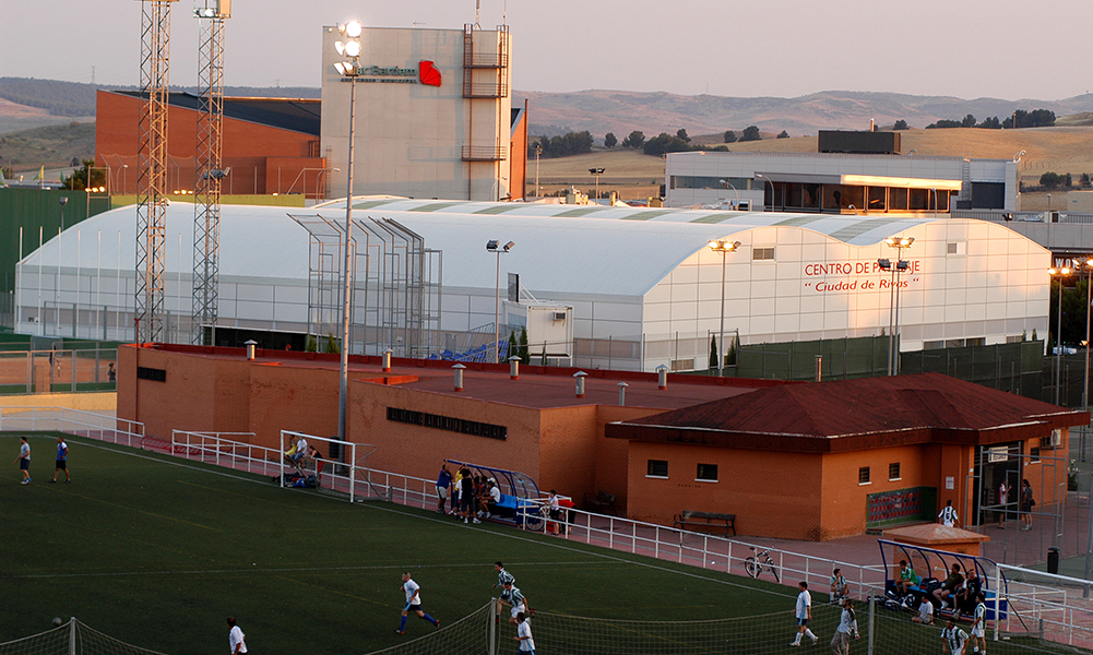 Una primavera de mejoras para el polideportivo Cerro del Telégrafo