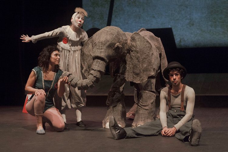 'Acróbata y arlequín': el circo con los ojos de Picasso