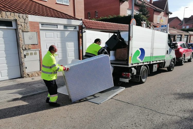 Nueva recogida de enseres a pie de calle: 147 peticiones en los 11 primeros días