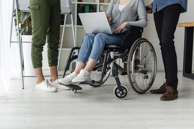 La ayuda a domicilio incorporará un programa de respiro para personas cuidadoras