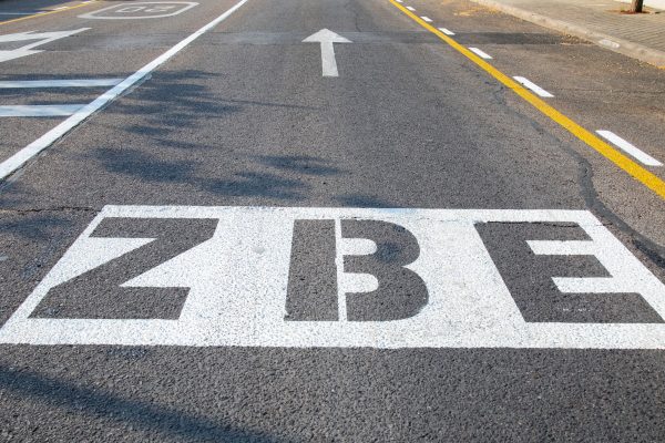 Rivas instala semáforos para controlar los accesos a las Zonas de Bajas Emisiones Escolares
