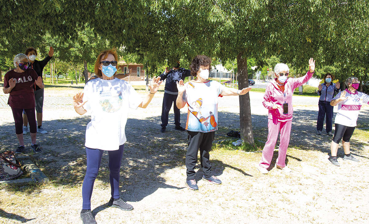 Gimnasia para mayores en los parques de Rivas