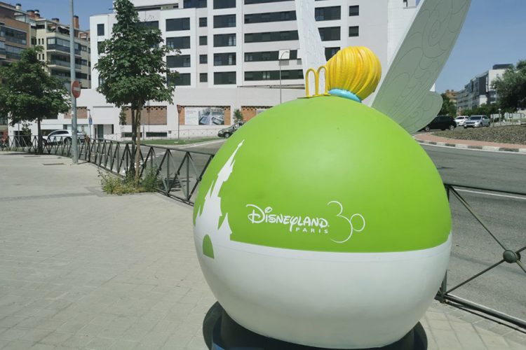 Iglús de vidrio solidarios y tematizados por Disneyland París