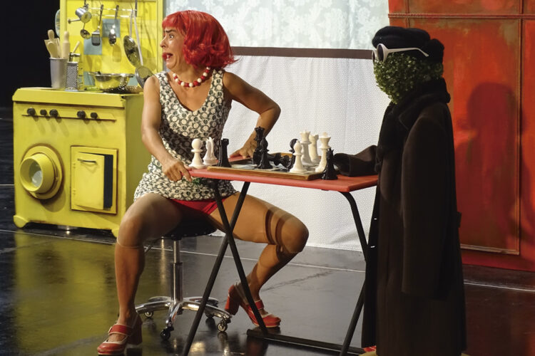 ‘Alone’, espectáculo de clown gestual y acrobacia
