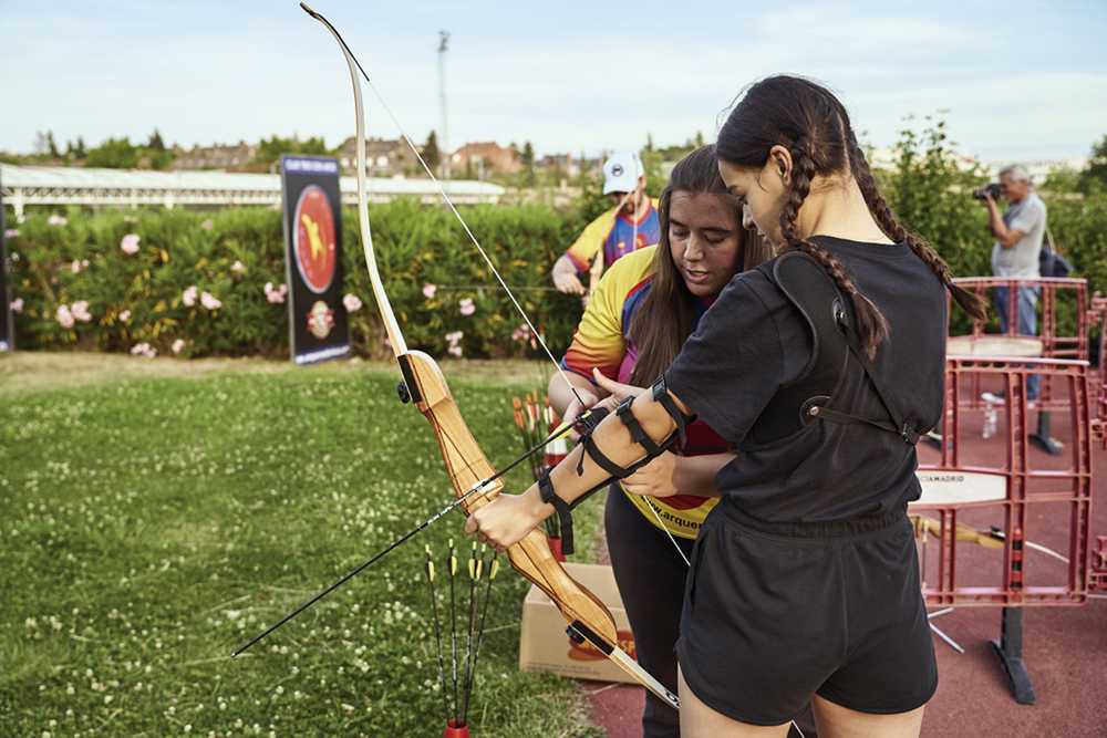 Deporte en las fiestas de mayo: natación, fútbol y tiro con arco
