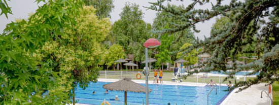 Las dos piscinas municipales de verano abren todos los días