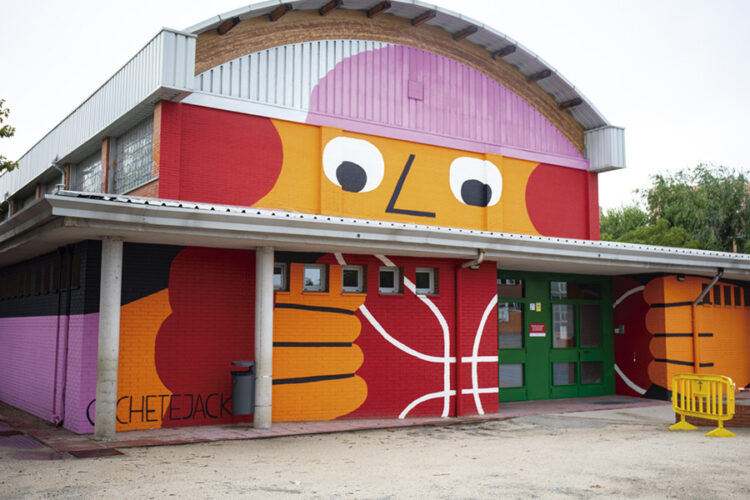 La alegría del arte urbano para los coles El Olivar y La Escuela