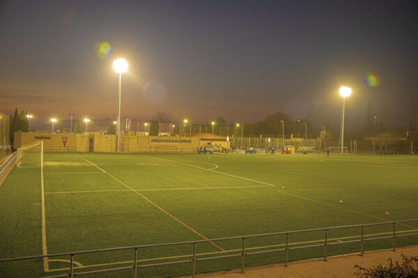 El polideportivo del Cerro del Telégrafo tiene otra luz