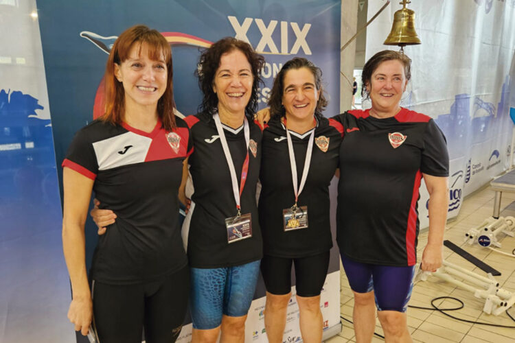 Récord de España acuático para las veteranas de Rivas