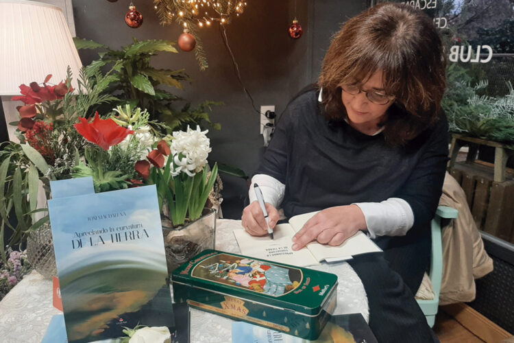 El primer libro de Toñi Magdalena: ‘Apreciando la curvatura de la tierra’