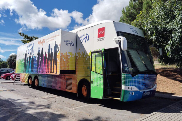 El bus del servicio de prevención de conductas adictivas ‘Drogas o tú’