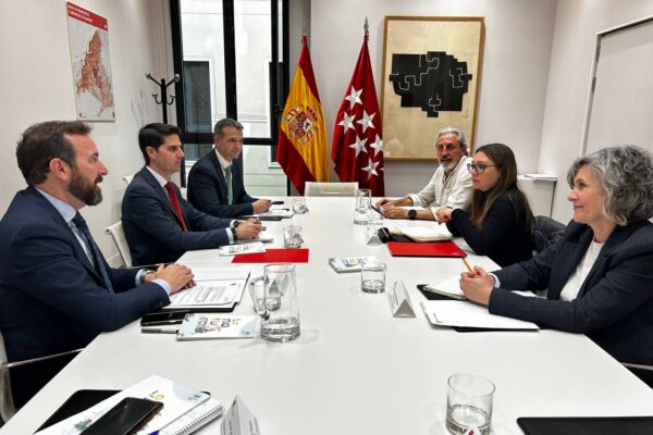 Rivas reitera ante la Comunidad la urgencia de ejecutar las infraestructuras educativas pendientes
