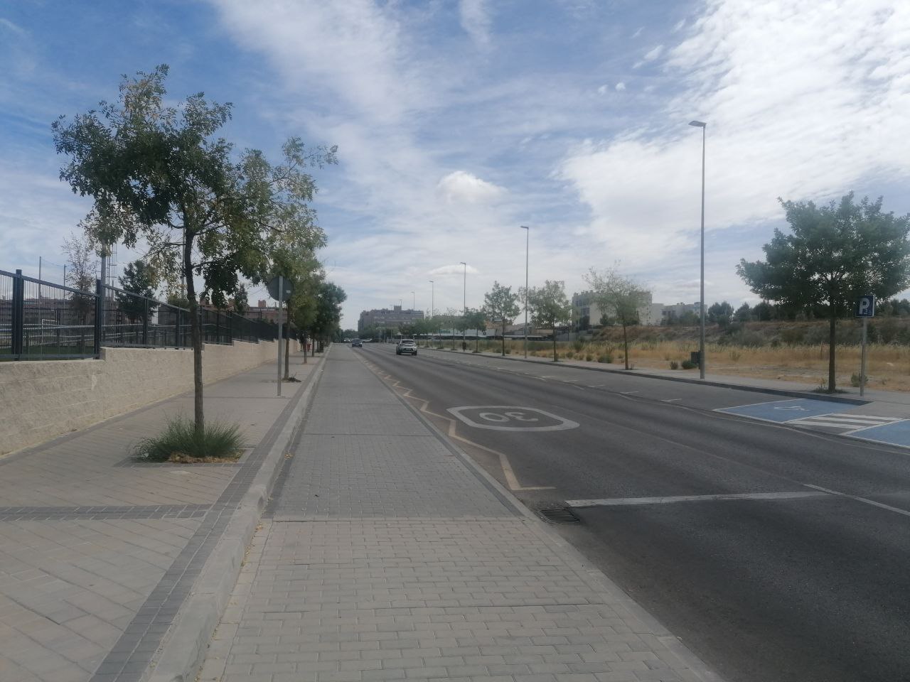 Los laterales de la calle de Lolo Rico se podrán utilizar como aparcamiento a partir del lunes