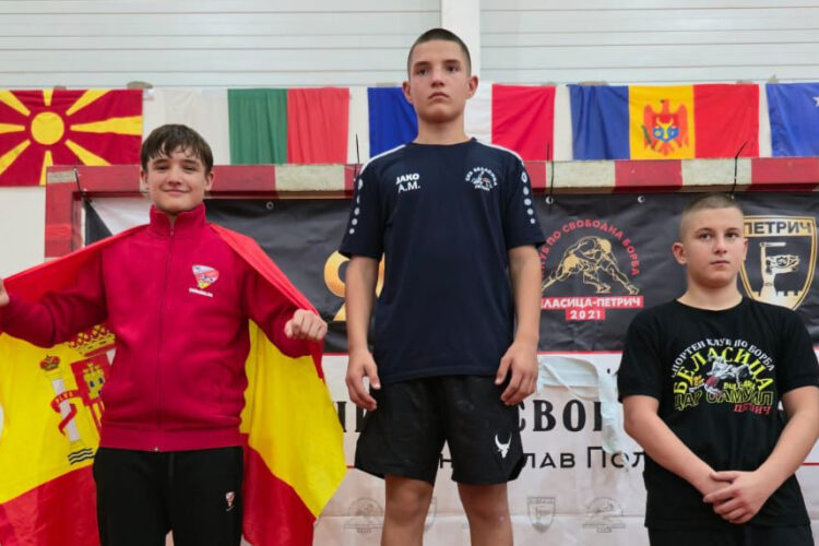 El joven Pepe Martínez, plata en lucha olímpica en Bulgaria