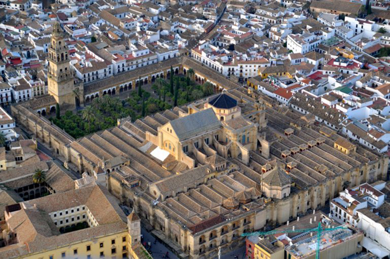 Teatro y una guía de acciones para recuperar los bienes inmatriculados por la Iglesia