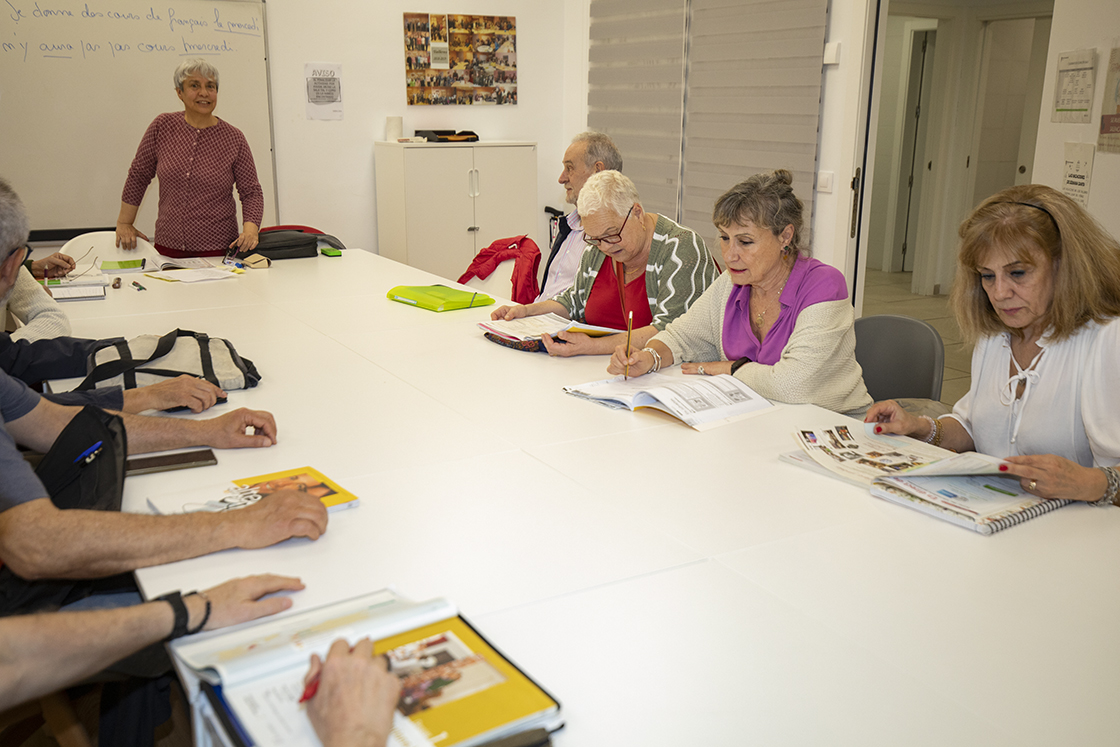 Ocio mayor: de monográficos a rutas de senderismo otoñal