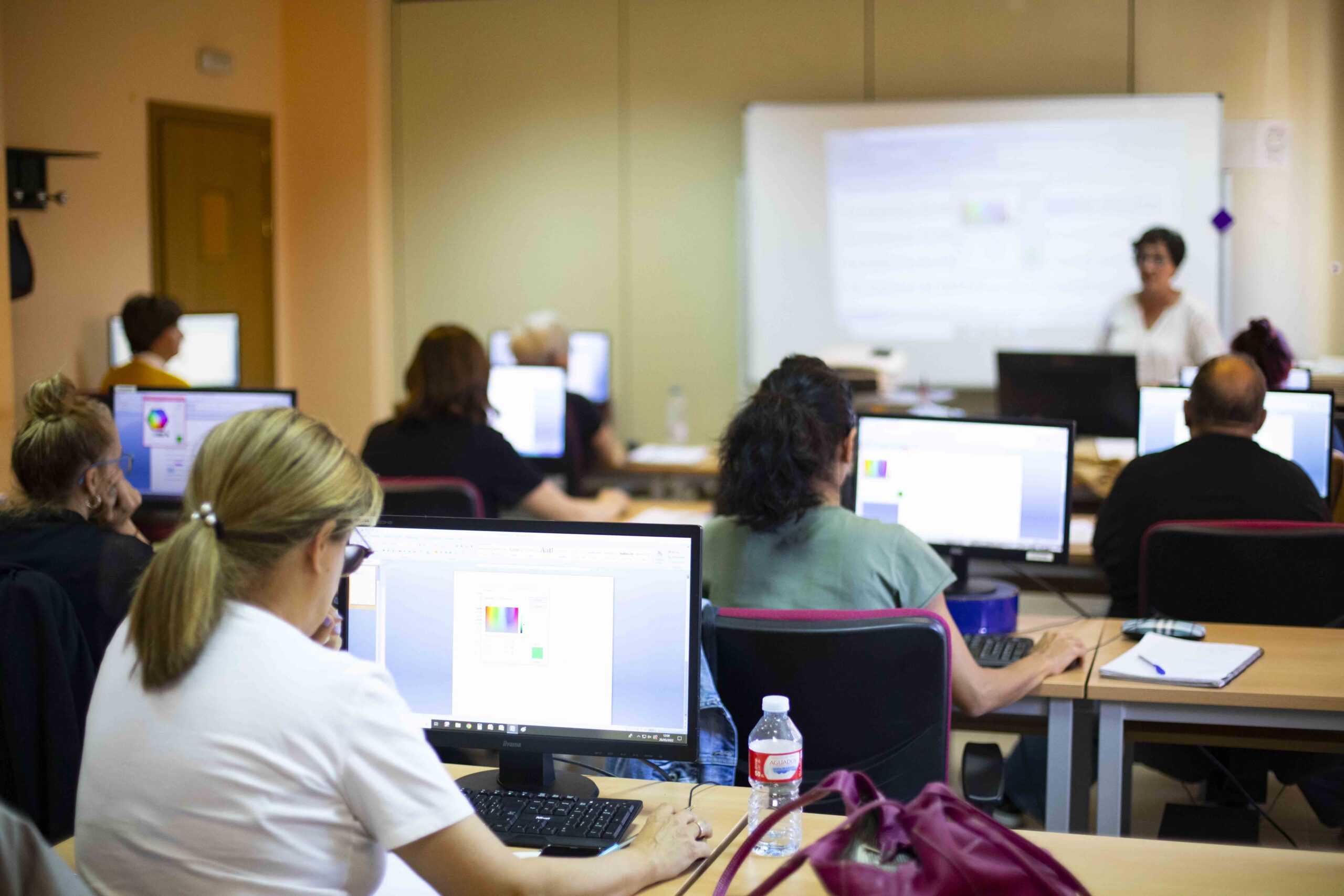 390 plazas para cursos de Excel, Word, Canva y prevención de riesgos laborales