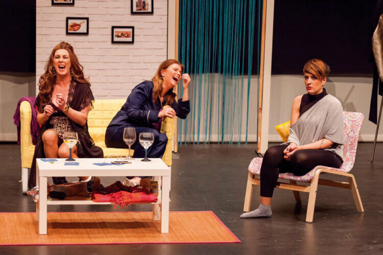 La compañía Babylon Teatro y su obra ’Chicas de juernes’