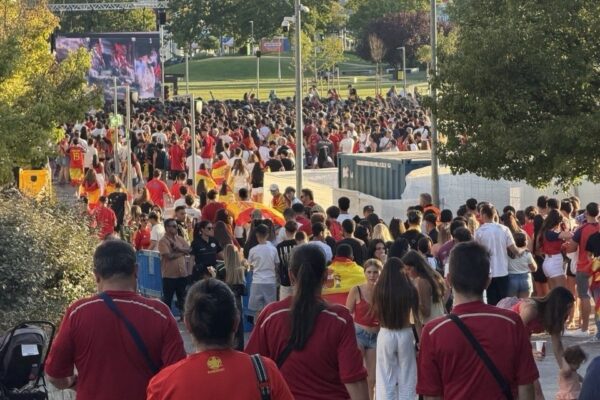 Miles de personas vivieron la final del Mundial en bares y restaurantes de Rivas y en la pantalla instalada en el centro comercial H2O