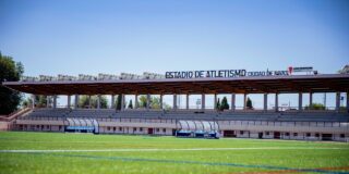 El campo del estadio de atletismo del Cerro del Telégrafo estrena nuevo césped
